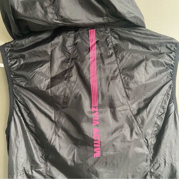 Zyia active hooded trainer black vest - Picture 4 of 5
